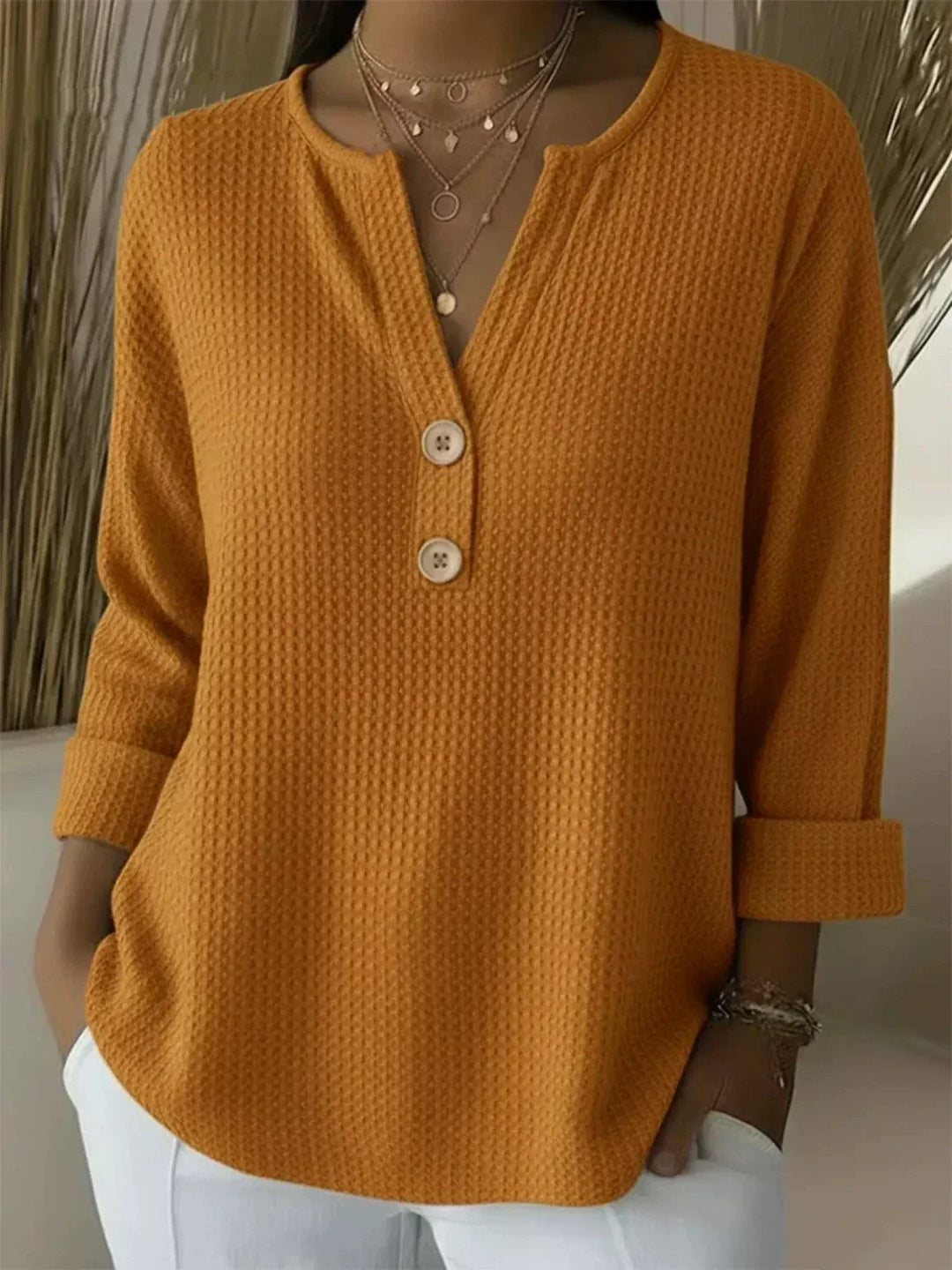 Lousia | T-shirt Henley avec texture gaufrée et boutons