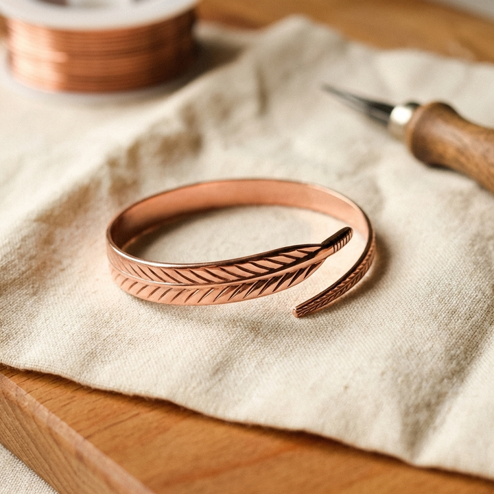 Bracelet en bronze avec design de feuilles